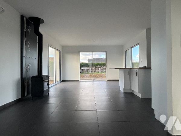 Maison contemporaine 2022 avec sous-sol complet – Saunay (37110)