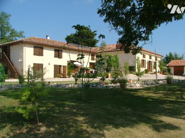 17kms AURIGNAC, grande maison 517m² idéal chambres d'hôtes, piscine sauna sur 12ha prix 890.000 €