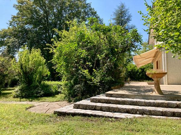A VENDRE maison type 6, 143m², secteur CHAMPCEVINEL 24750
