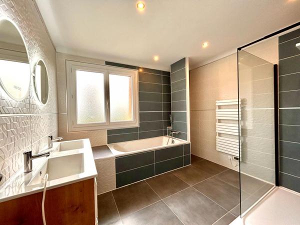 A VENDRE maison type 6, 143m², secteur CHAMPCEVINEL 24750