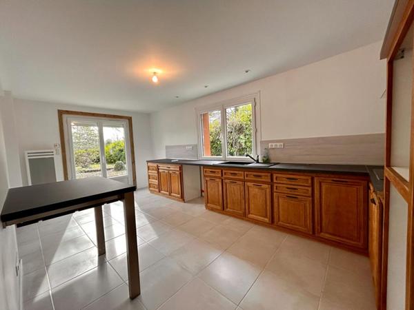 A VENDRE maison type 6, 143m², secteur CHAMPCEVINEL 24750
