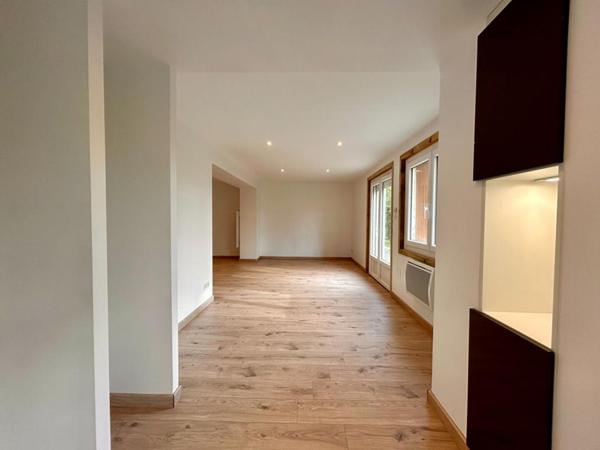A VENDRE maison type 6, 143m², secteur CHAMPCEVINEL 24750