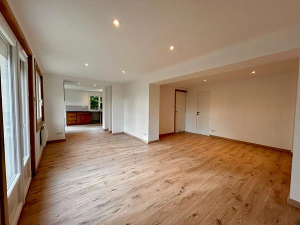 A VENDRE maison type 6, 143m², secteur CHAMPCEVINEL 24750