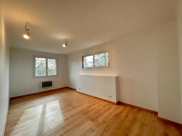 A VENDRE maison type 6, 143m², secteur CHAMPCEVINEL 24750
