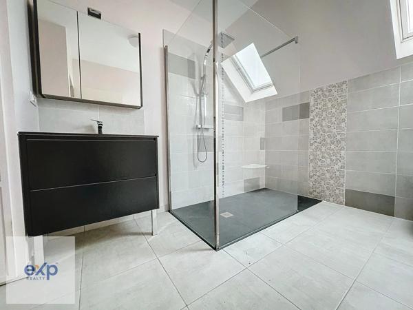 Maison : 10 pièces : sept chambres : 240 m² : 9961 m² de terrain