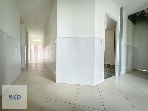 Maison : 10 pièces : sept chambres : 240 m² : 9961 m² de terrain