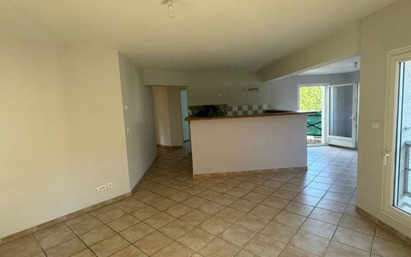 Appartement à louer    4 pièces •  Riez