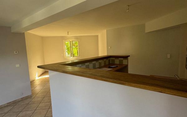 Appartement à louer    4 pièces •  Riez