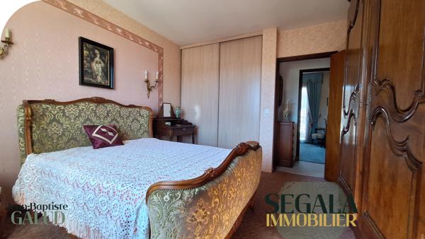 Maison spacieuse avec atelier indépendant et jardin clos, à pied des commodités