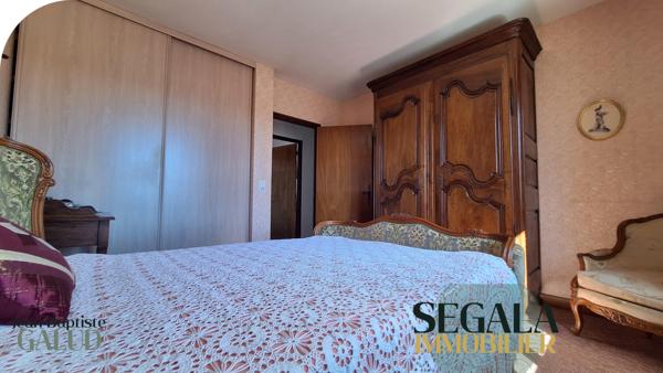 Maison spacieuse avec atelier indépendant et jardin clos, à pied des commodités