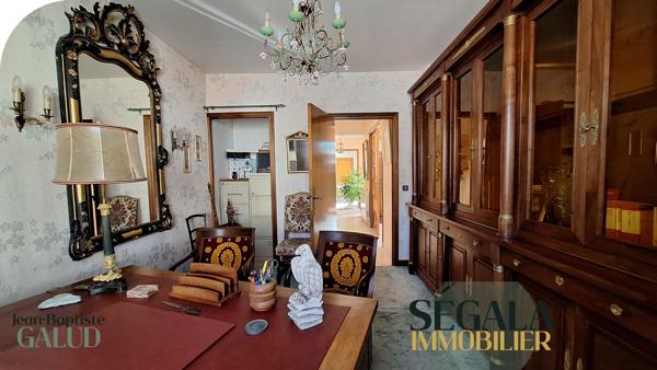 Maison spacieuse avec atelier indépendant et jardin clos, à pied des commodités