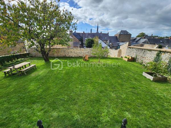 Rare à la vente, cette maison de ville rénovée de 144m2 située dans l'hypercentre du Bourgneuf-la-Forêt a de nombreux atouts pour séduire ses futurs propriétaires. 
Si vous aimez les maisons avec du charme, du cachet , les belles hauteurs sous plafond, cette maison est peut-être votre futur nid douillet. 
Nous commencerons la visite par une entrée qui traditionnellement distribue d'un coté la cuisine spacieuse de 23m2 équipée et aménagée et de l'autre coté le salon séjour de 27m2. 
Nous monterons l'escalier pour découvrir une première chambre de 11m2, une seconde de 9m2, une salle de bain de 5m2, un wc séparé de 2m2 environ et... une suite parentale de 26m2 environ comprenant une chambre de 15m2, un dressing de 7m2 et une salle d'eau de 4m2 ! 
Nous poursuivrons avec le 2ème étage, un palier de 6m2 dessert une quatrième chambre de 22m2 au sol et une cinquième de 25m2 au sol ! De beaux espaces vous permettant d'accueillir famille et amis en toute sérénité. 
Toutes les menuiseries sont en double vitrage. Toute l'isolation périphérique de la maison a été refaite, l'isolation des combles, mais aussi l'ensemble des sols et des peintures. Les volets de la façade avant et les velux ont également été changés en 2019, les gouttières ont été remplacées par des gouttières en zinc en 2020, les cache-moineaux ont été refaits aussi ainsi que la façade sud, en pierre, en 2022. La toiture est en ardoises naturelles. Le mode de chauffage principale est une pompe à chaleur installée en 2019 et en complément vous pourrez utiliser l'insert bois. La taxe foncière est de 570€. 
Coté stockage, un garage semi-ouvert se situe à l'avant de la maison, dans la cour privative. Il fait 20m2, idéal pour y stationner votre voiture. 
Pour le reste de vos objets personnels à stocker, une cave isolée complète l'équipement de la maison. 
Coté extérieur, vous pourrez profiter en toute tranquillité de la parcelle entièrement close de 625m2 environ. 
Alors cette maison correspond à votre critère de recherches ? Ne tardez pas, appelez-moi !