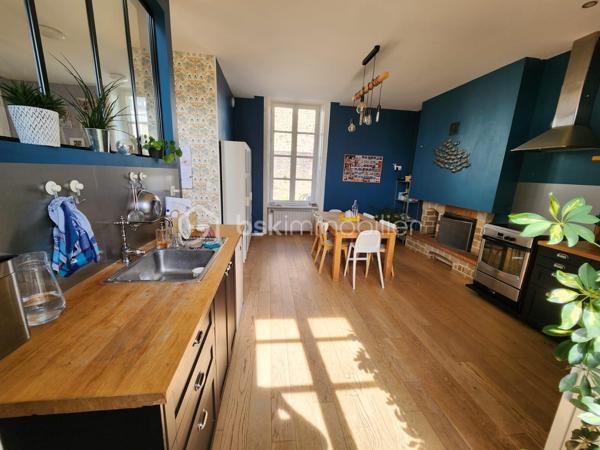 Rare à la vente, cette maison de ville rénovée de 144m2 située dans l'hypercentre du Bourgneuf-la-Forêt a de nombreux atouts pour séduire ses futurs propriétaires. 
Si vous aimez les maisons avec du charme, du cachet , les belles hauteurs sous plafond, cette maison est peut-être votre futur nid douillet. 
Nous commencerons la visite par une entrée qui traditionnellement distribue d'un coté la cuisine spacieuse de 23m2 équipée et aménagée et de l'autre coté le salon séjour de 27m2. 
Nous monterons l'escalier pour découvrir une première chambre de 11m2, une seconde de 9m2, une salle de bain de 5m2, un wc séparé de 2m2 environ et... une suite parentale de 26m2 environ comprenant une chambre de 15m2, un dressing de 7m2 et une salle d'eau de 4m2 ! 
Nous poursuivrons avec le 2ème étage, un palier de 6m2 dessert une quatrième chambre de 22m2 au sol et une cinquième de 25m2 au sol ! De beaux espaces vous permettant d'accueillir famille et amis en toute sérénité. 
Toutes les menuiseries sont en double vitrage. Toute l'isolation périphérique de la maison a été refaite, l'isolation des combles, mais aussi l'ensemble des sols et des peintures. Les volets de la façade avant et les velux ont également été changés en 2019, les gouttières ont été remplacées par des gouttières en zinc en 2020, les cache-moineaux ont été refaits aussi ainsi que la façade sud, en pierre, en 2022. La toiture est en ardoises naturelles. Le mode de chauffage principale est une pompe à chaleur installée en 2019 et en complément vous pourrez utiliser l'insert bois. La taxe foncière est de 570€. 
Coté stockage, un garage semi-ouvert se situe à l'avant de la maison, dans la cour privative. Il fait 20m2, idéal pour y stationner votre voiture. 
Pour le reste de vos objets personnels à stocker, une cave isolée complète l'équipement de la maison. 
Coté extérieur, vous pourrez profiter en toute tranquillité de la parcelle entièrement close de 625m2 environ. 
Alors cette maison correspond à votre critère de recherches ? Ne tardez pas, appelez-moi !