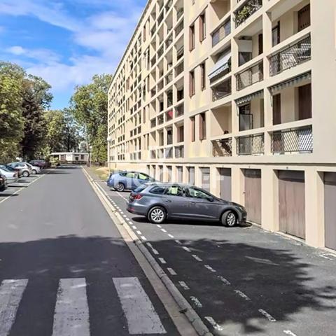 Parking / box Chantilly