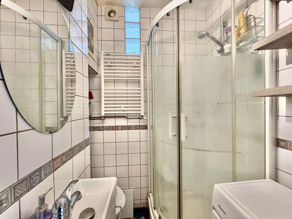 40m2 dernier étage calme et lumineux à Gambetta