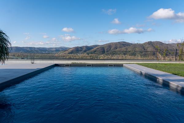 VILLA CONTEMPORAINE DE PRESTIGE : 256m² sur parcelle 913m² - Panorama exceptionnel sur la Vallée du Rhône