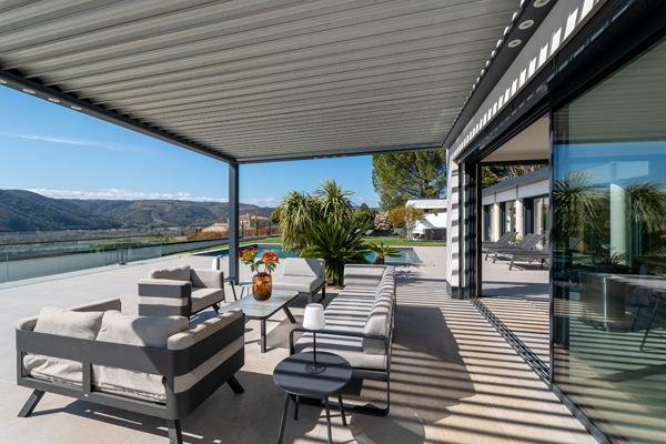 VILLA CONTEMPORAINE DE PRESTIGE : 256m² sur parcelle 913m² - Panorama exceptionnel sur la Vallée du Rhône