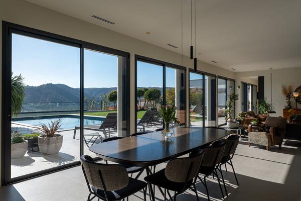 VILLA CONTEMPORAINE DE PRESTIGE : 256m² sur parcelle 913m² - Panorama exceptionnel sur la Vallée du Rhône