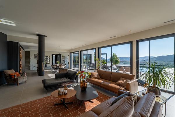 VILLA CONTEMPORAINE DE PRESTIGE : 256m² sur parcelle 913m² - Panorama exceptionnel sur la Vallée du Rhône