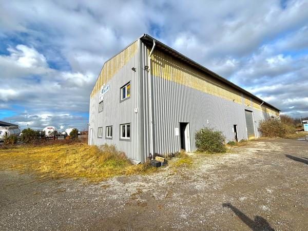 Local commercial 880 m2