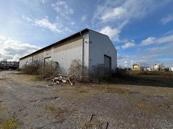 Local commercial 880 m2