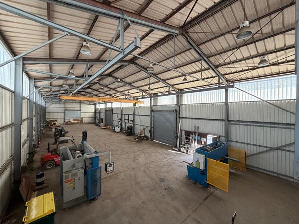 Local commercial 880 m2