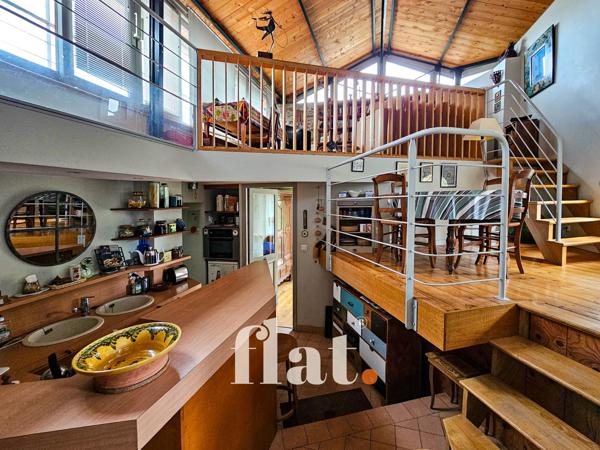 pont saint martin - centre ville - maison de 122 m2 - 2 chambres + 1 mezzanine, - vue sur la nature - stationn