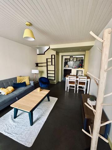 NIORT MAISON DE VILLE 2 CHAMBRES ACTUELLEMENT LOUEE, Niort 79000