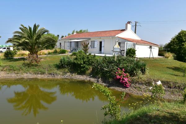 Dpt Vendée (85), entre NOIRMOUTIER , PORNIC et CHALLANS à vendre BEAUVOIR SUR MER longère 92.86 m² -3 chambres et un bureau , Terrain de 12 575,00 m² - et 193 m² de dépendances