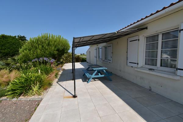 Dpt Vendée (85), entre NOIRMOUTIER , PORNIC et CHALLANS à vendre BEAUVOIR SUR MER longère 92.86 m² -3 chambres et un bureau , Terrain de 12 575,00 m² - et 193 m² de dépendances
