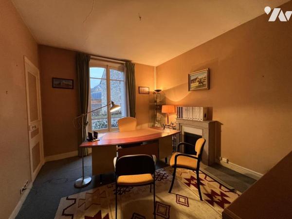 SENLIS CENTRE VILLE : Local professionnel avec bureaux