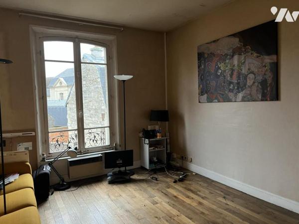 SENLIS CENTRE VILLE : Local professionnel avec bureaux