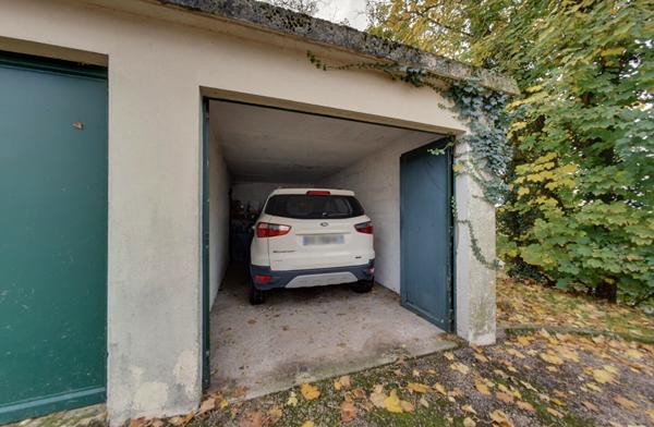 LUMINEUX AVEC BALCON ET BOX