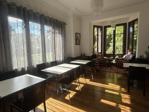 Ancien manoir de 1870 rénové, avec murs et fond de commerce Tarascon sur ariege