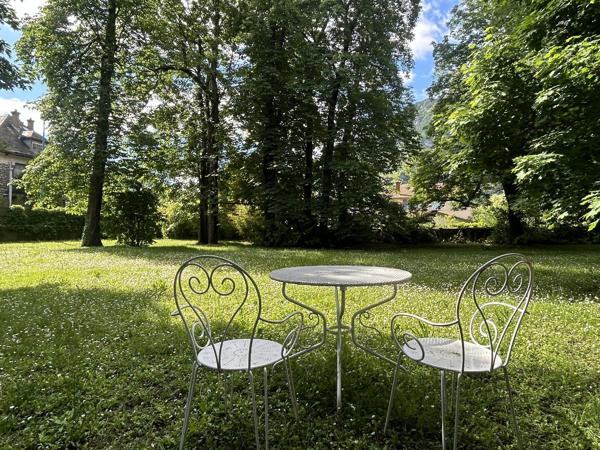 Ancien manoir de 1870 rénové, avec murs et fond de commerce Tarascon sur ariege
