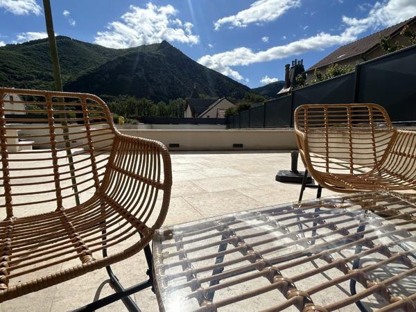 Ancien manoir de 1870 rénové, avec murs et fond de commerce Tarascon sur ariege