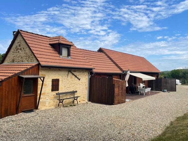 Maison contemporaine - Montignac-lascaux En Périgord Noir, sur les hauteurs de MONTIGNAC, maison rénovée sur environ 1900 m² de terrain, composée de deux logements.