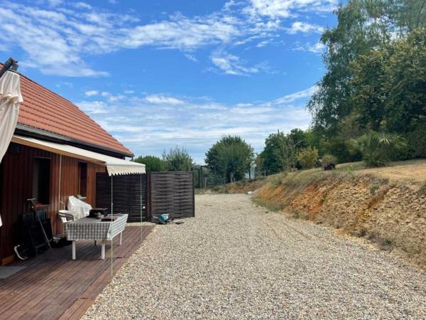 Maison contemporaine - Montignac-lascaux En Périgord Noir, sur les hauteurs de MONTIGNAC, maison rénovée sur environ 1900 m² de terrain, composée de deux logements.
