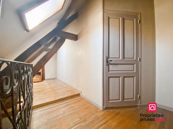 Propriété rénovée centre ville Semur-en-Auxois avec garage et jardin