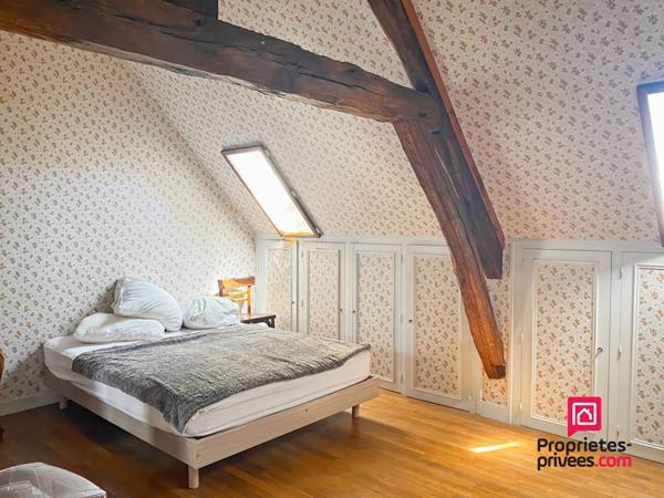 Propriété rénovée centre ville Semur-en-Auxois avec garage et jardin