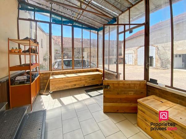 Propriété rénovée centre ville Semur-en-Auxois avec garage et jardin