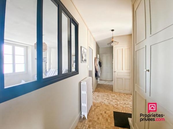 Propriété rénovée centre ville Semur-en-Auxois avec garage et jardin