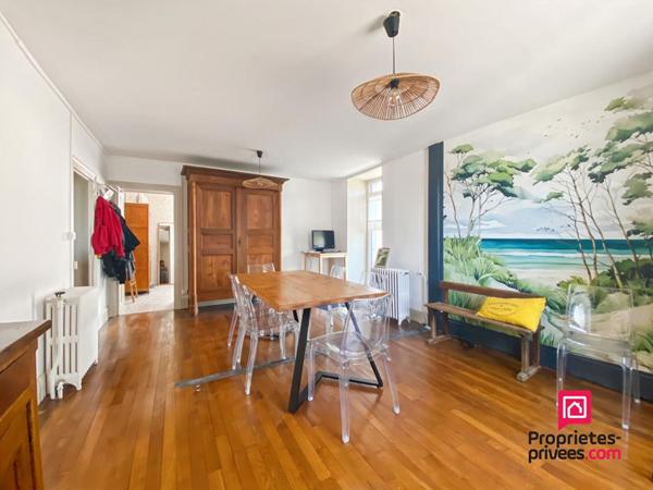 Propriété rénovée centre ville Semur-en-Auxois avec garage et jardin