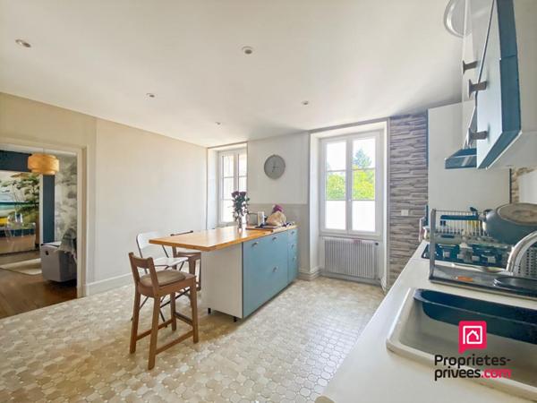 Propriété rénovée centre ville Semur-en-Auxois avec garage et jardin