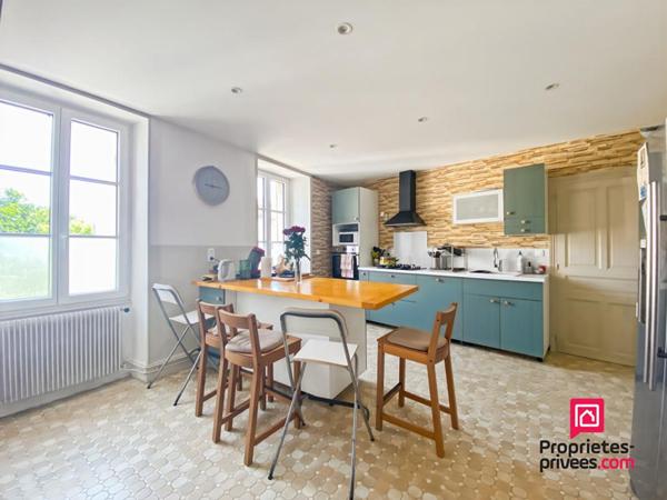 Propriété rénovée centre ville Semur-en-Auxois avec garage et jardin