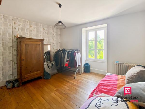 Propriété rénovée centre ville Semur-en-Auxois avec garage et jardin