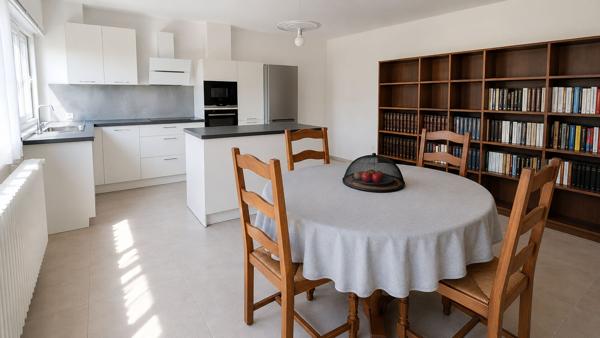 Appartement vendu EN VIAGER de 4 pièces 90 m2 avec une rente viagère à 700 € mensuel à Etampes.