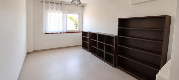 Appartement vendu EN VIAGER de 4 pièces 90 m2 avec une rente viagère à 700 € mensuel à Etampes.