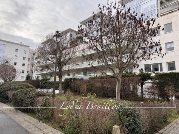 Suresnes (92150) Suresnes Appartement 2 pièces en étage élevé avec parking