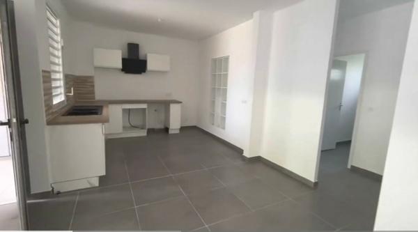 PROCHE JARRY: Appartement moderne idéalement situé